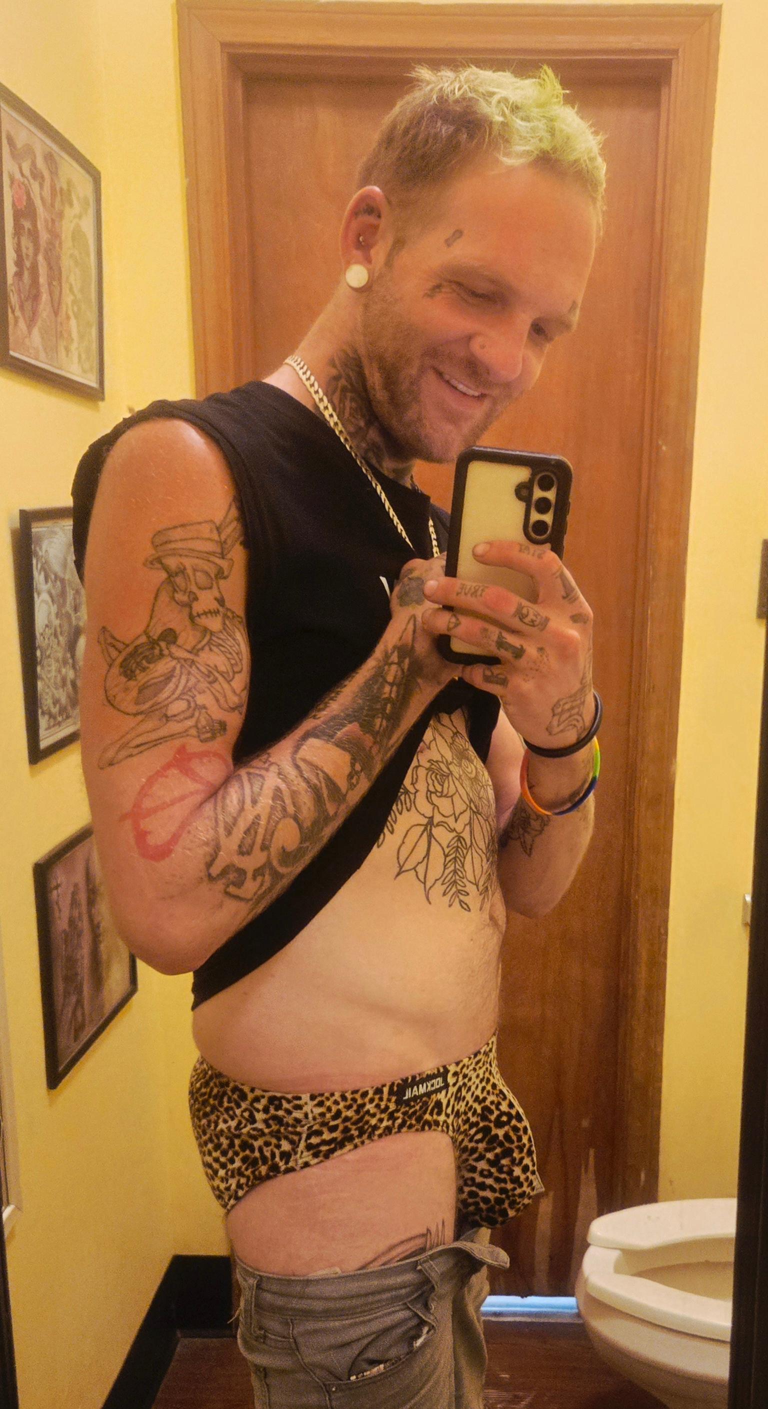 Tattoosntrouble's Profile