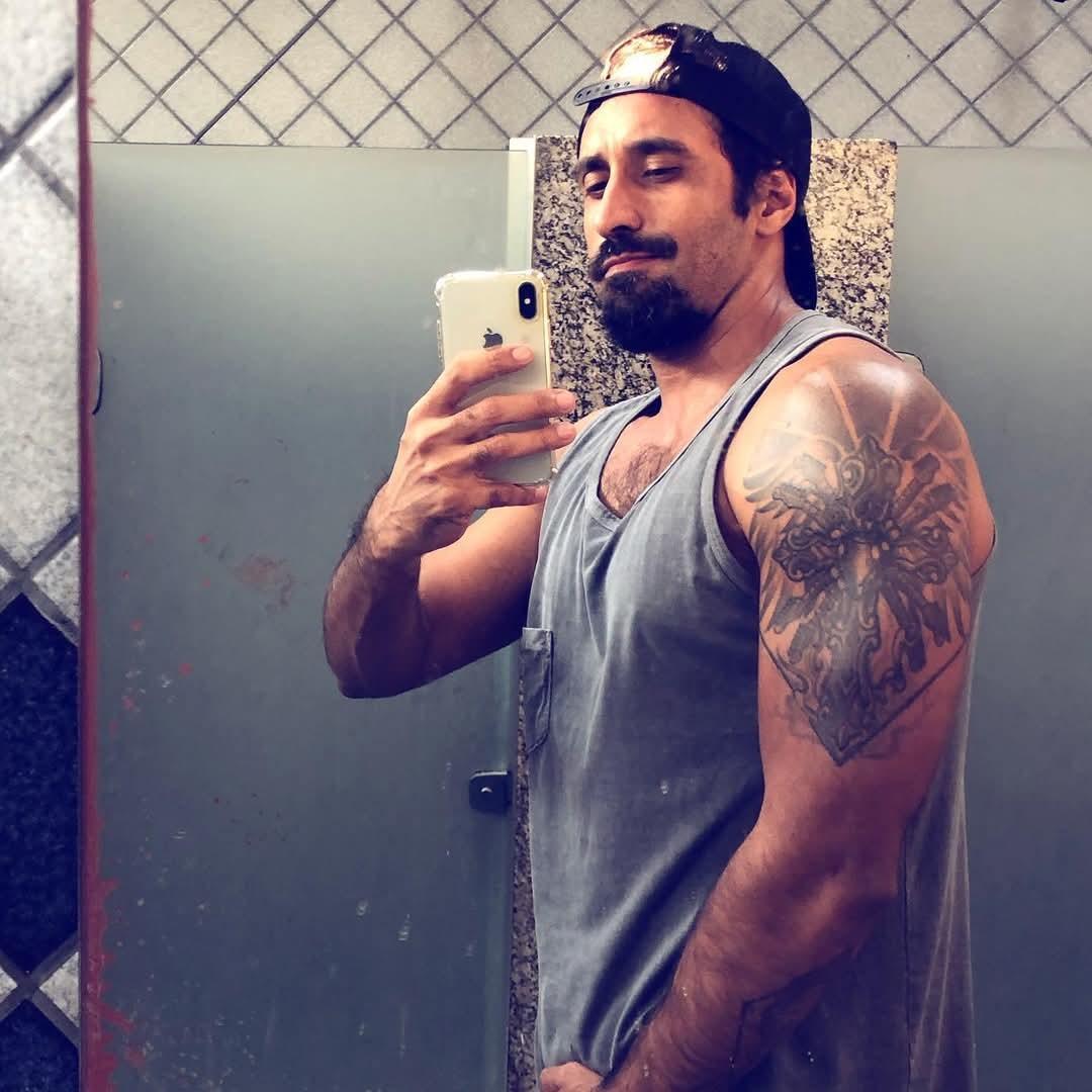 hairybarebearb2's Profile