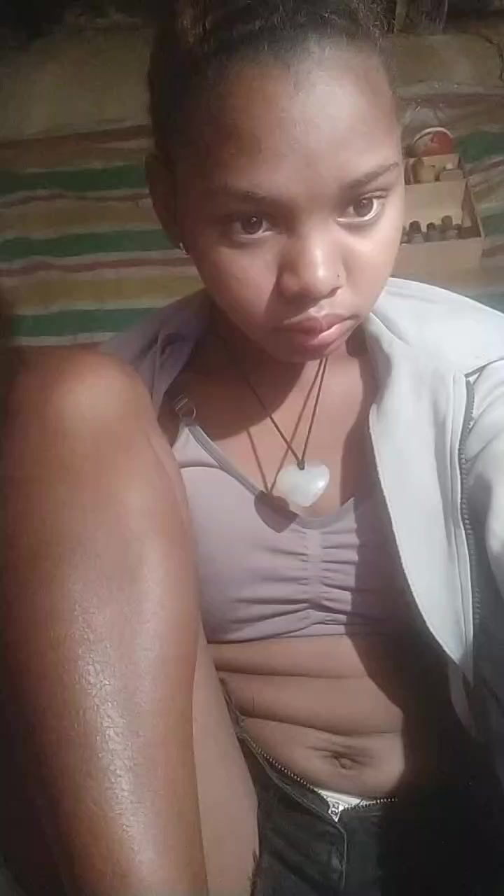 Sarahkwel live screenshot 2025-10-06 03:25:16